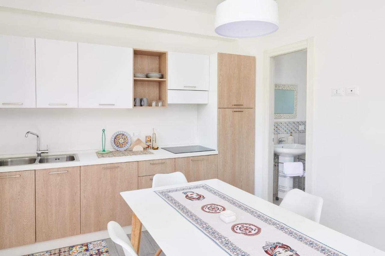 Salinelle Rooms Lascari Eksteriør billede