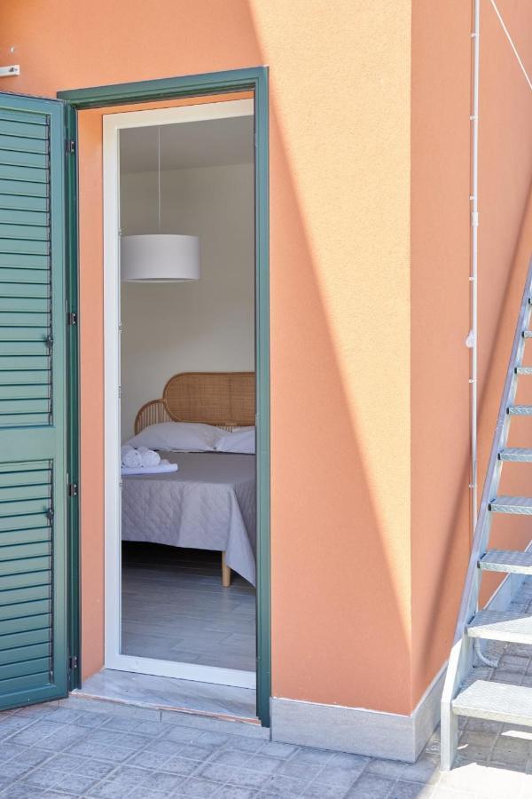 Salinelle Rooms Lascari Eksteriør billede